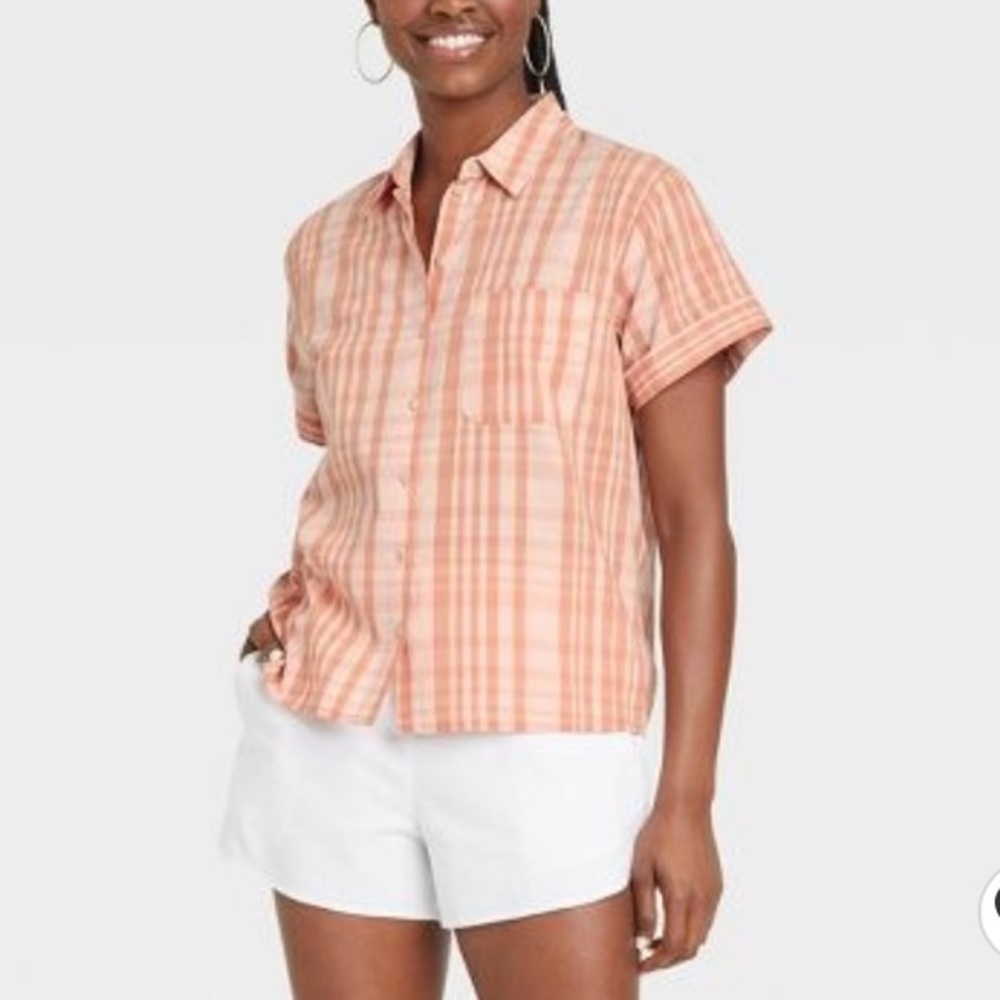 (M)- Universal Thread Women's Short Sleeve Button-Down Shirt - Coral‎